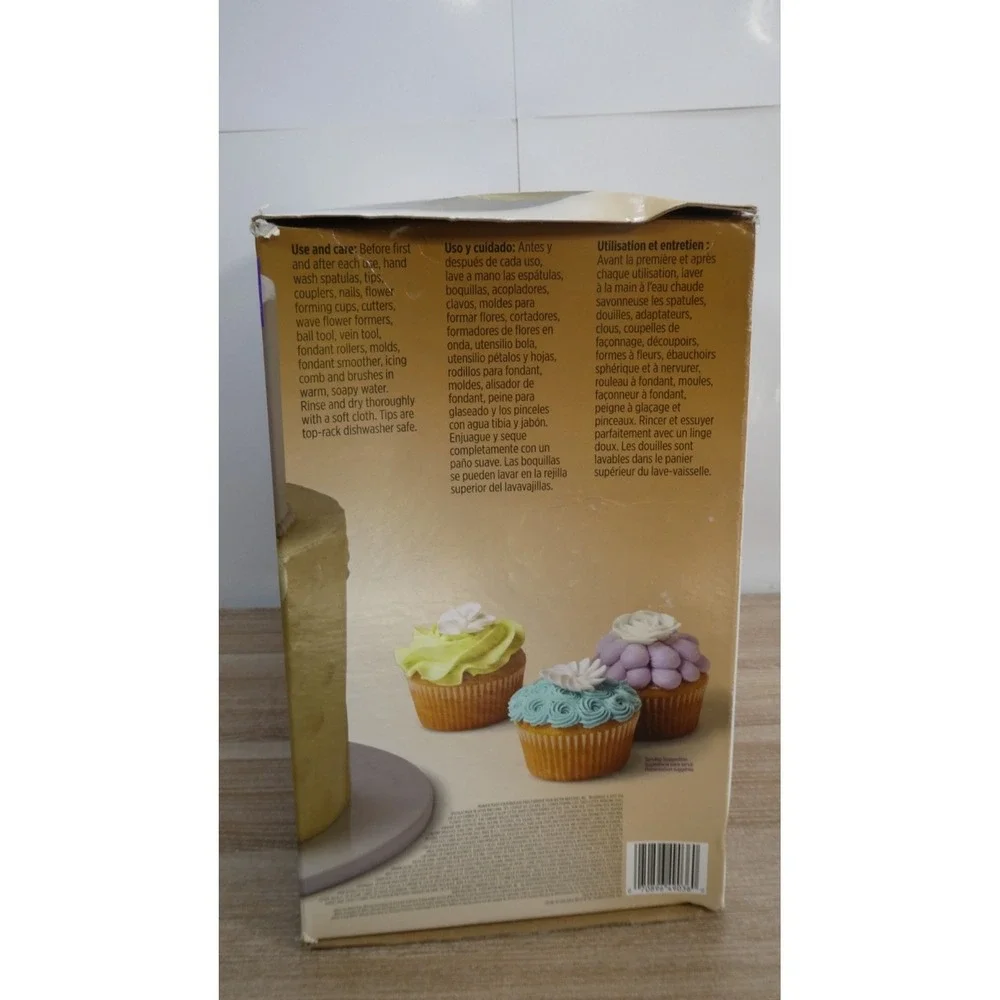 Wilton Ultimate Decorating Set Tool Kit 216 Pieces - Picture 3 of 5